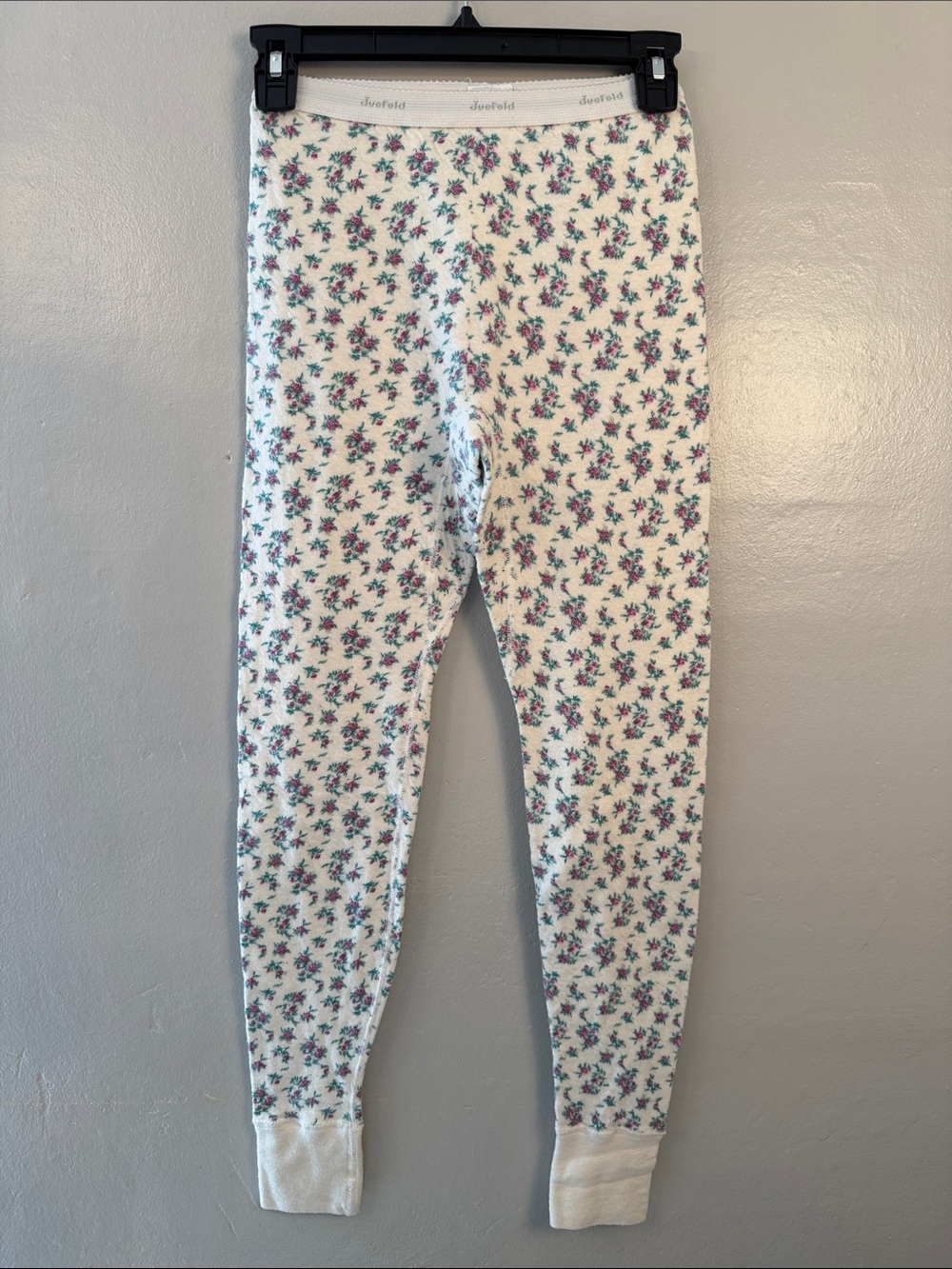Foldover vintage women’s White Floral Thermal pajamas size small